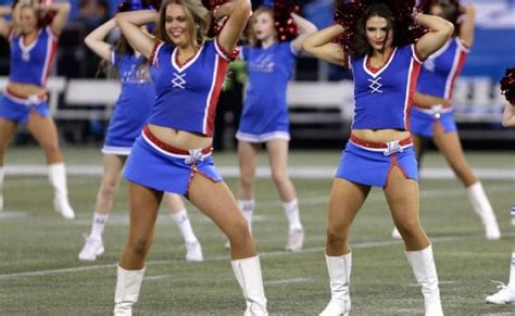 20 Of The Most Hilariously Shocking Cheerleader Wardrobe